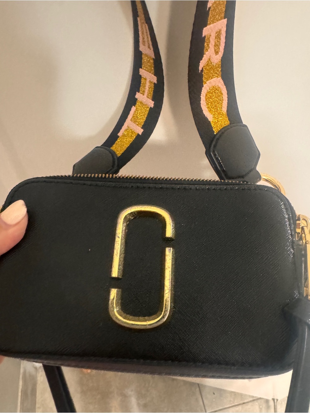 Marc Jacobs Black Crossbody Camera Bag with Cream Zip and Gold Hardware - Picture 3 of 4